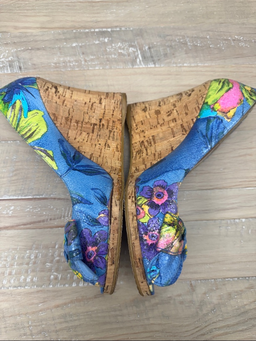 Stuart Weitzman Vintage Floral Cork Wedge Peep Toe Heels, size 9.5 - Picture 4 of 8